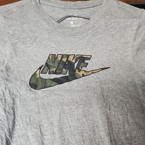 Nike Men's Heather Gray Tee with Camo Swoosh